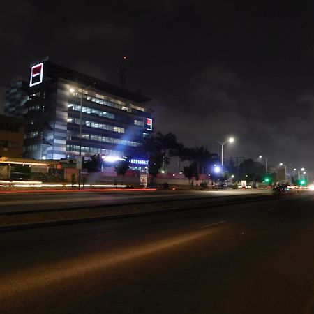 Jesiwa B's Little Palace Accra Bagian luar foto