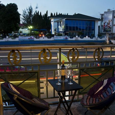 Jesiwa B's Little Palace Accra Bagian luar foto