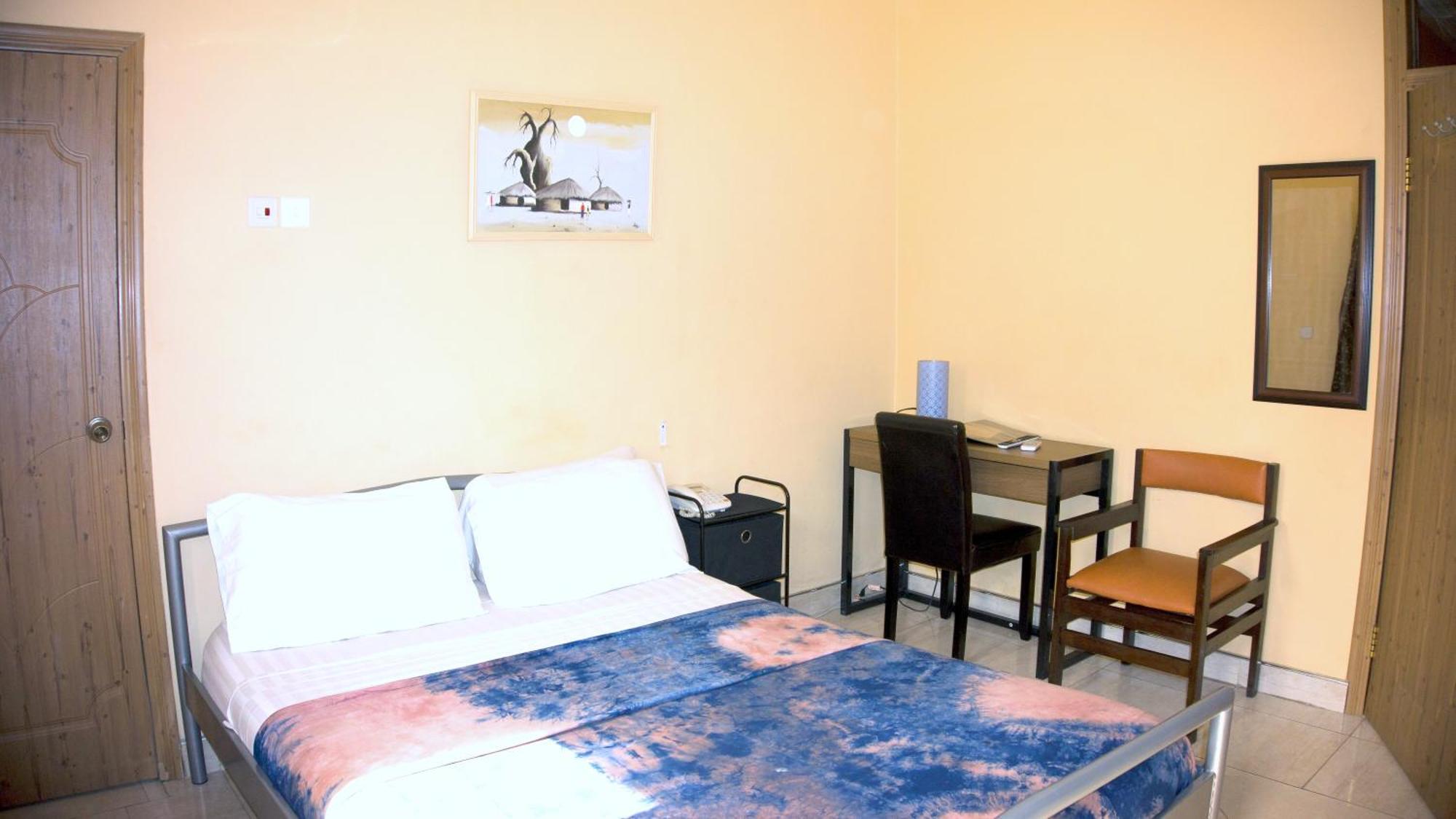 Jesiwa B's Little Palace Accra Bagian luar foto