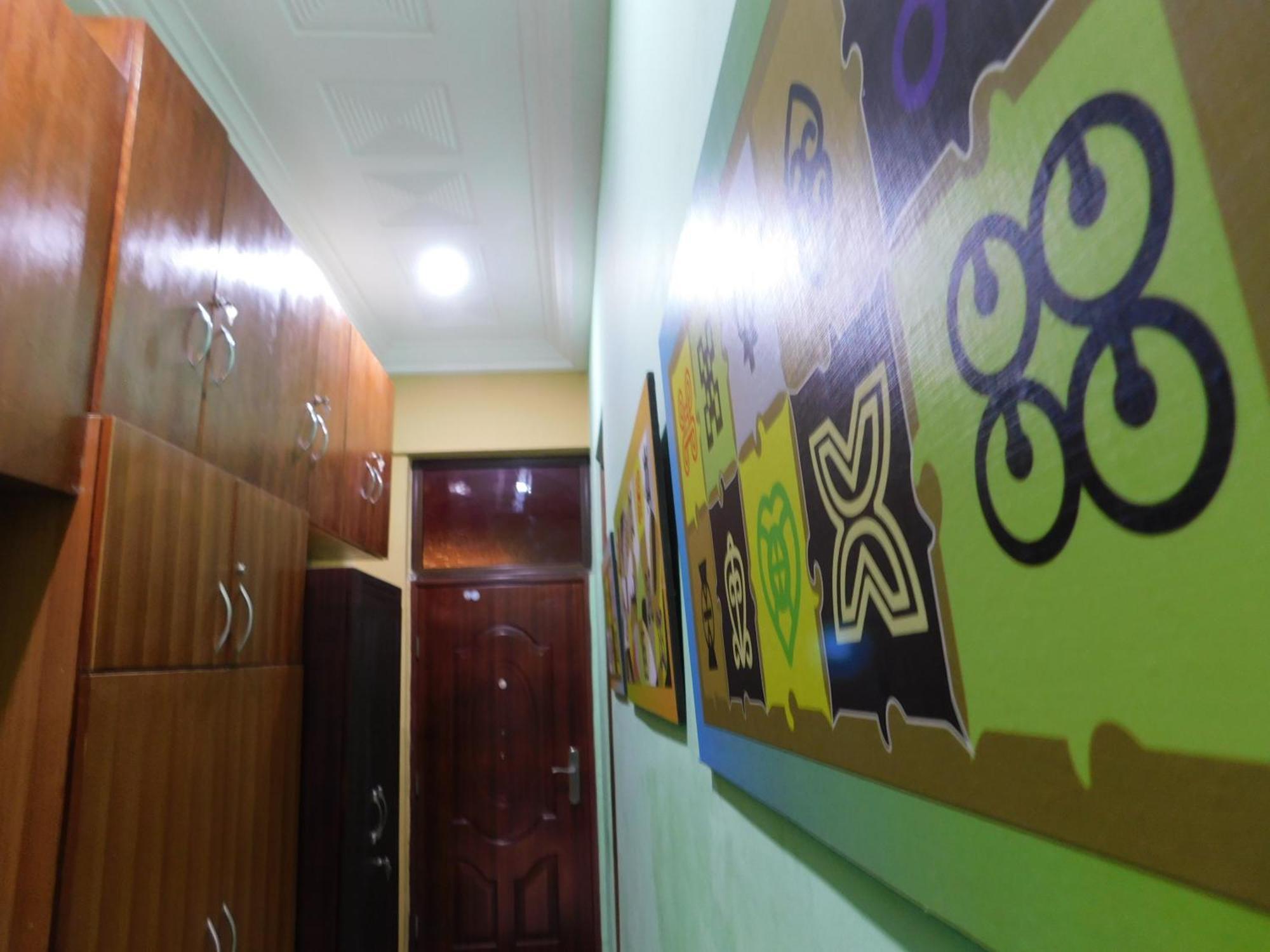 Jesiwa B's Little Palace Accra Bagian luar foto