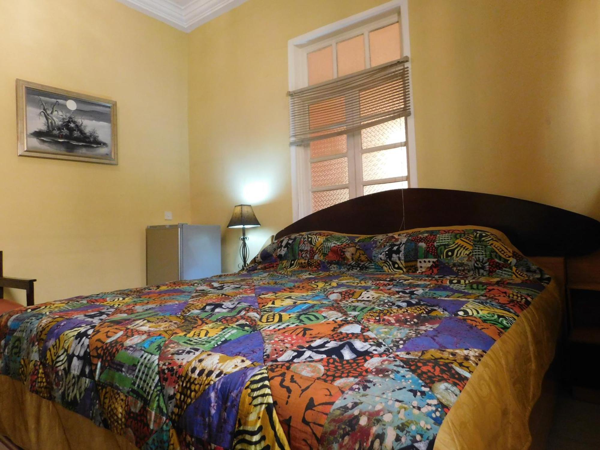 Jesiwa B's Little Palace Accra Bagian luar foto