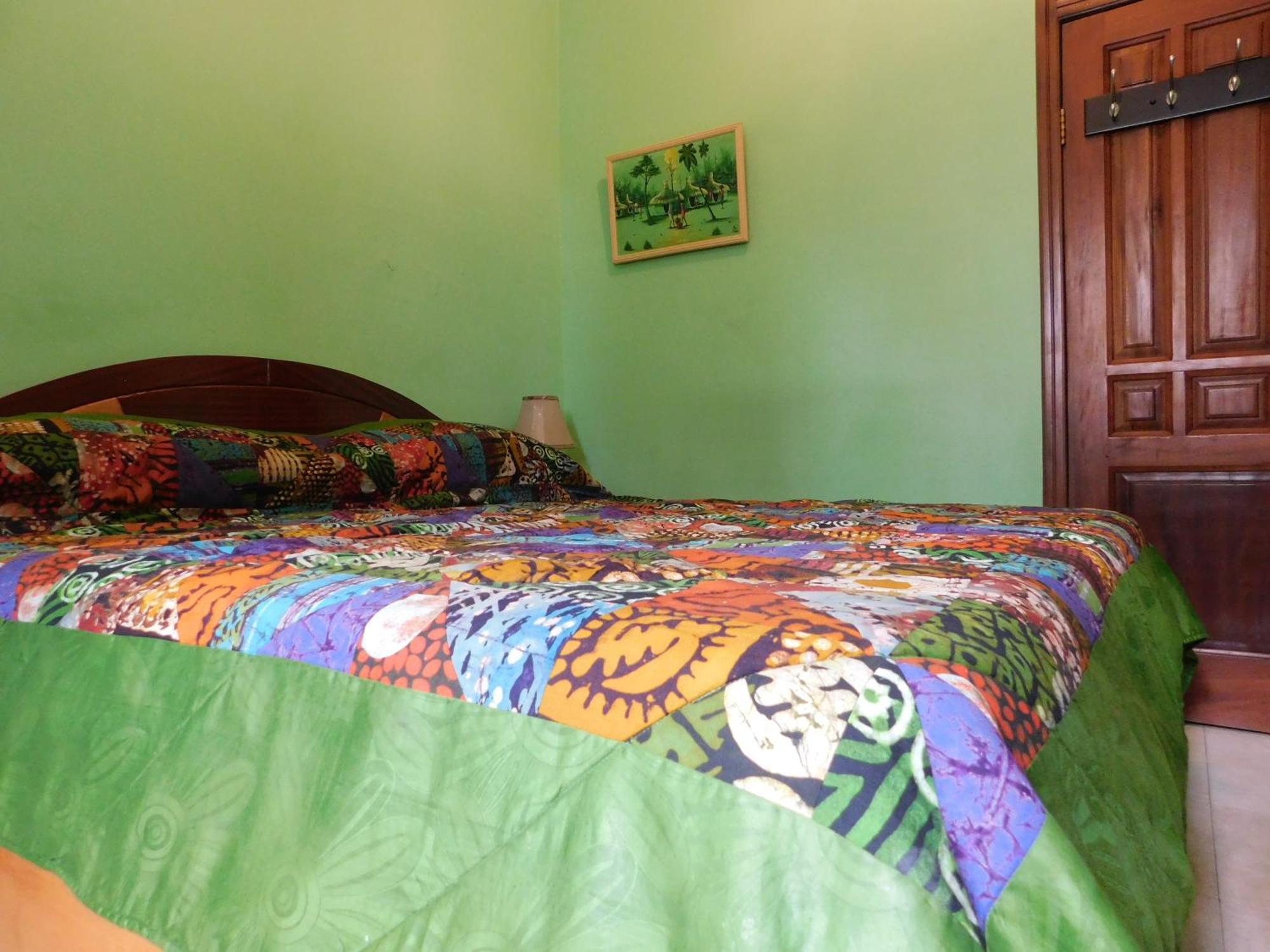 Jesiwa B's Little Palace Accra Bagian luar foto