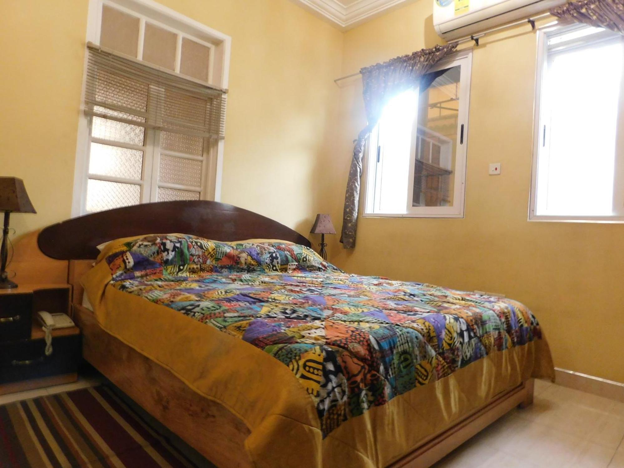 Jesiwa B's Little Palace Accra Bagian luar foto