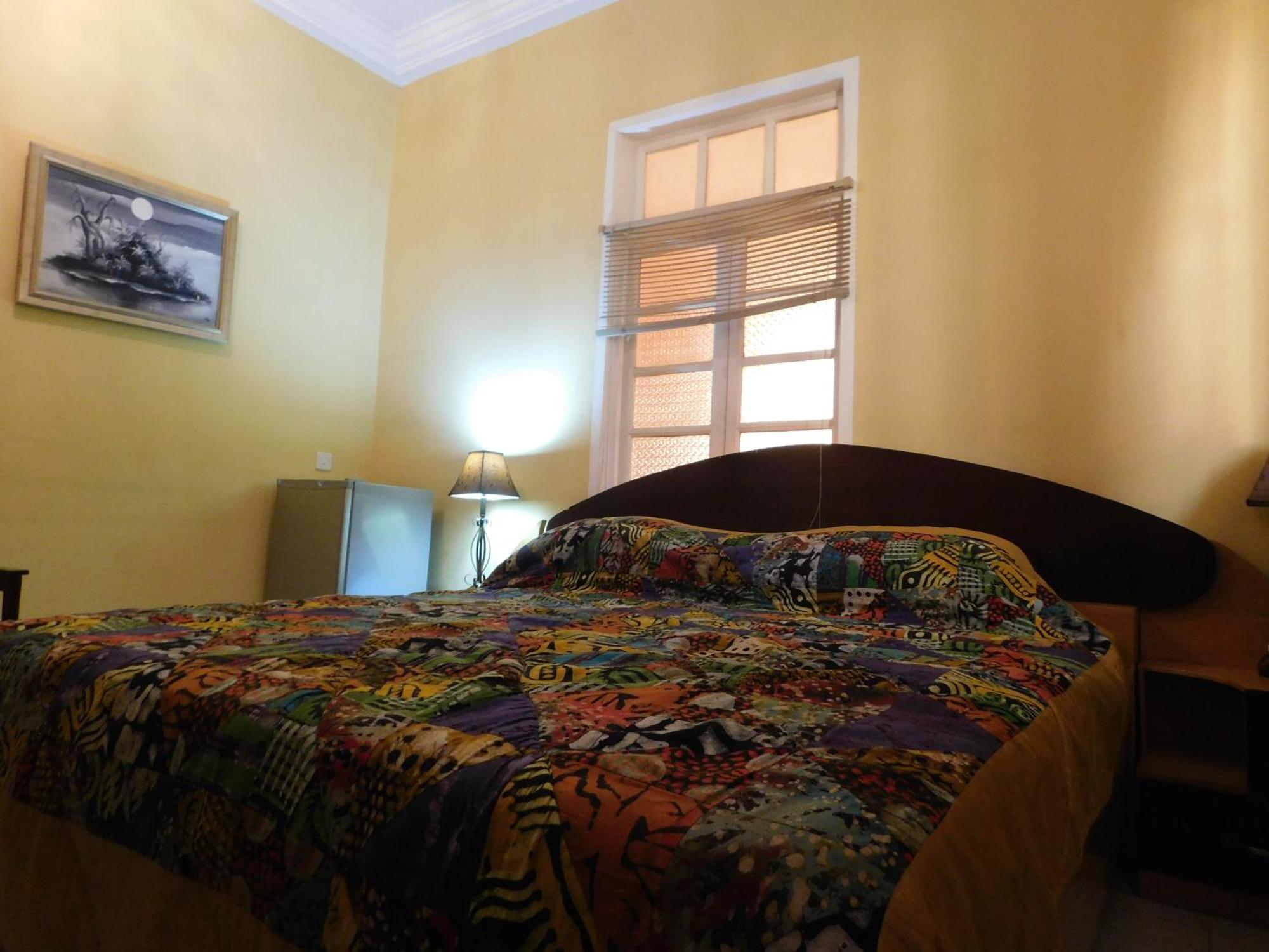 Jesiwa B's Little Palace Accra Bagian luar foto