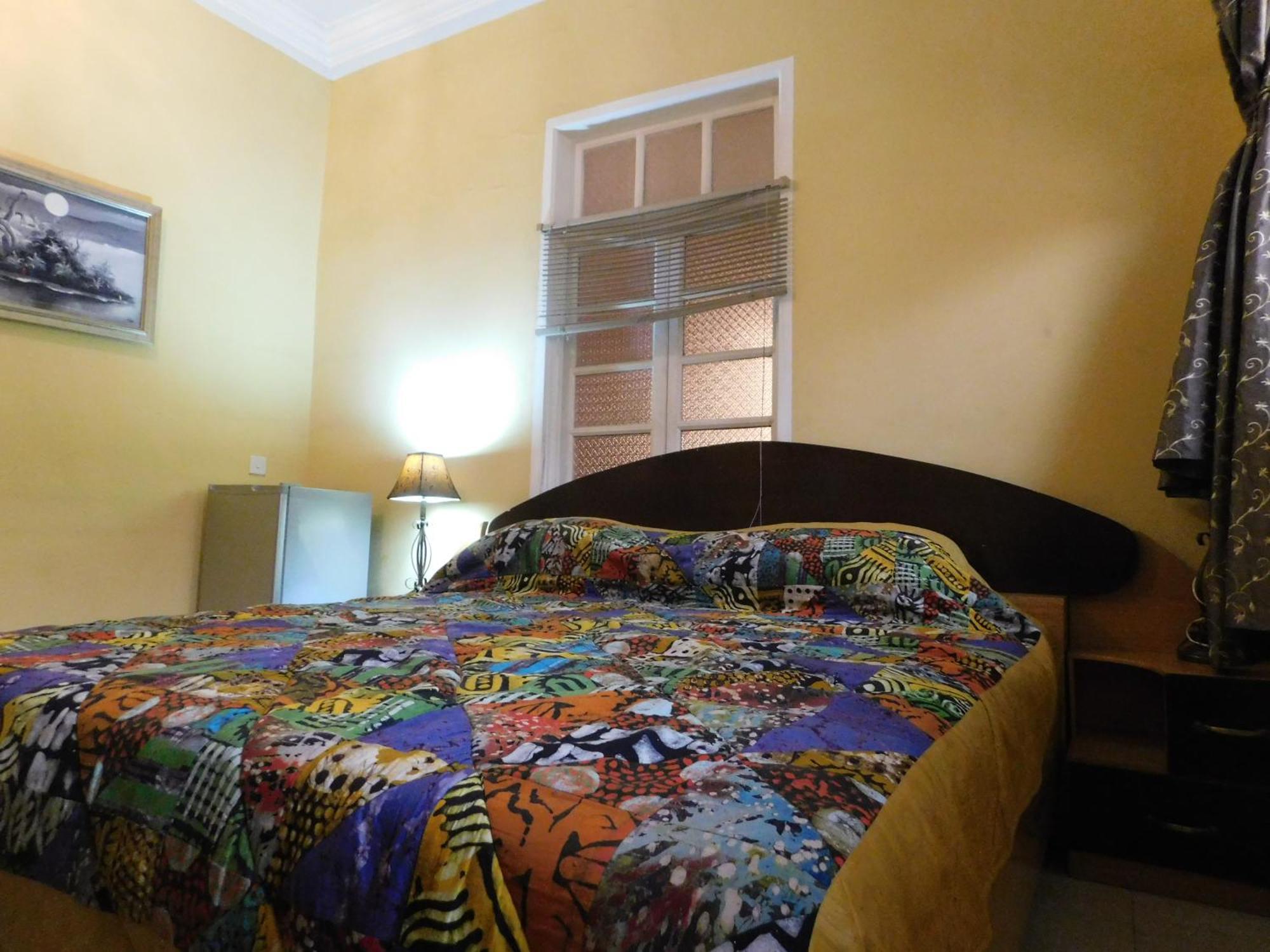 Jesiwa B's Little Palace Accra Bagian luar foto